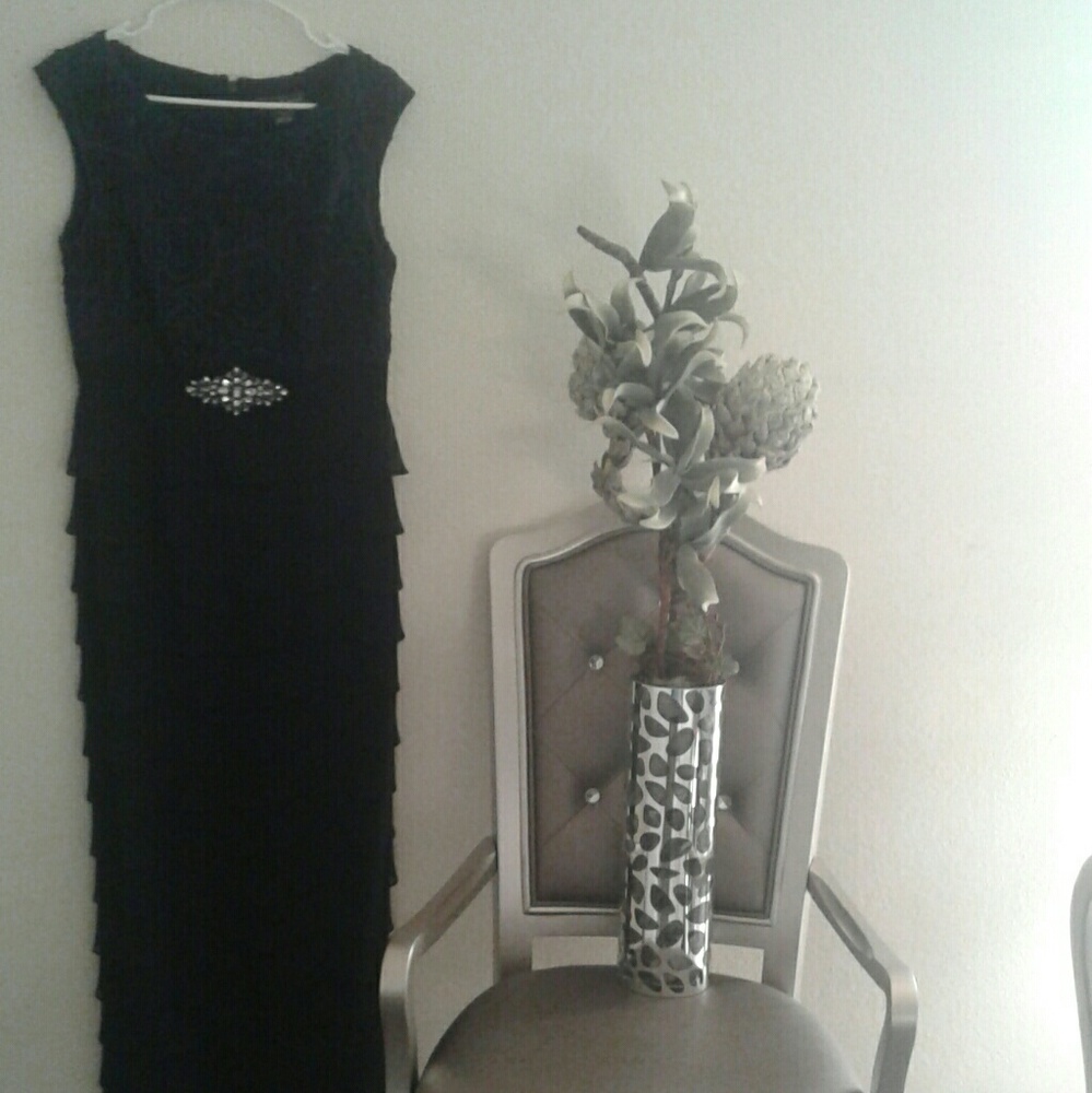 Jessica Howard Beautiful  Evening Wear